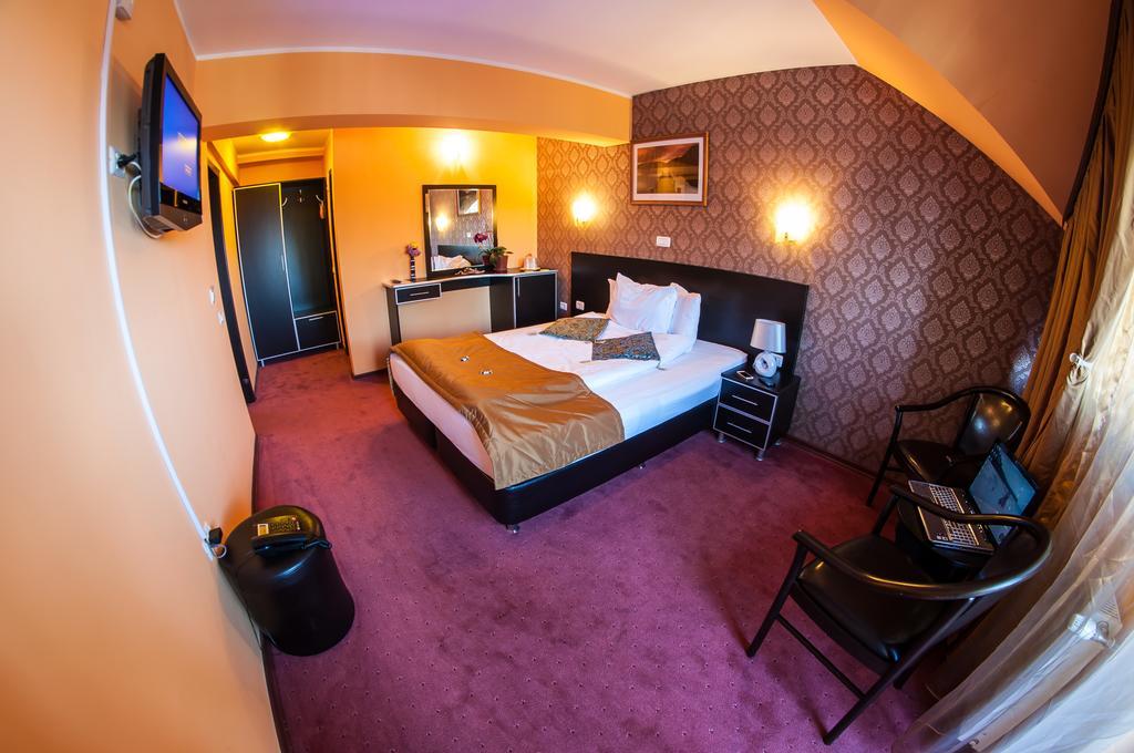 Carpatic Hotell Predeal Rom bilde